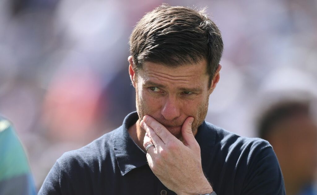 바르셀로나 팬들 사비 알론소 조롱 경악