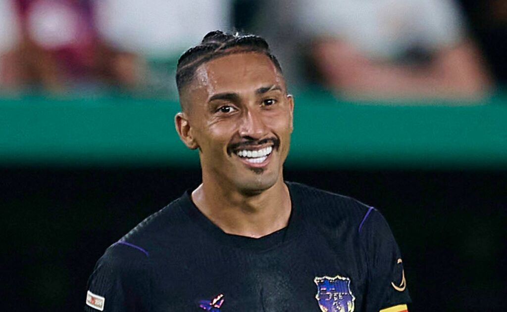 As Julian Alvarez pursuit stalls, Raphinha prepares to step up as Barcelona’s central striker